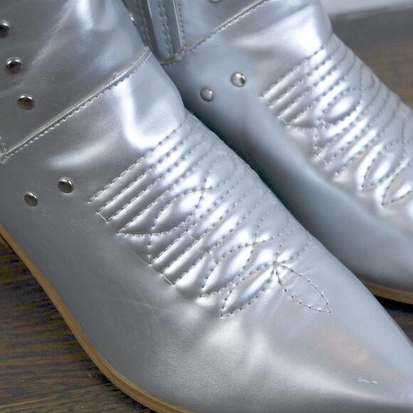 Cape Robbin "Dove" Silver Metallic Cowgirl Cowboy Western Pointed Festival Boot - Picture 3 of 8